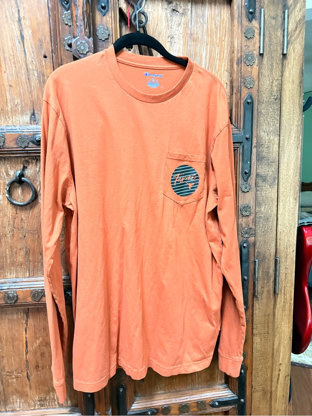 Champion Men's Long-Sleeve Pocket Tee - University of Texas Longhorns SZ XL
EUC